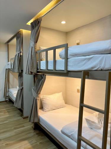 charm hostel at pratumnak