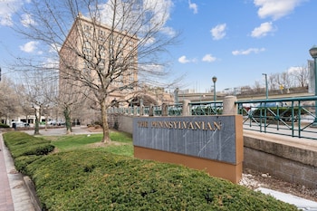 placemakr downtown pittsburgh at the pennsylvanian
