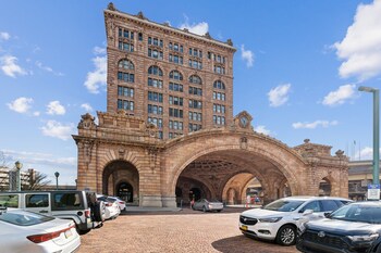 placemakr downtown pittsburgh at the pennsylvanian