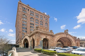 Placemakr Downtown Pittsburgh At The Pennsylvanian,,4 star