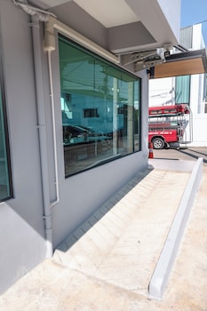 near don mueang hotel