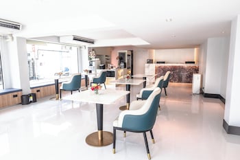 near don mueang hotel