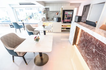 near don mueang hotel