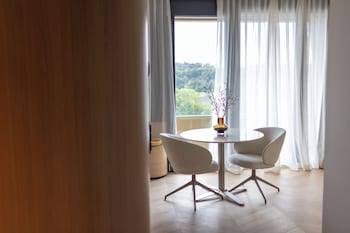 Hôtel Des Innovations,,3 star