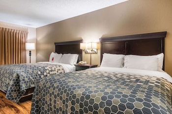 econo lodge hillsboro i 35