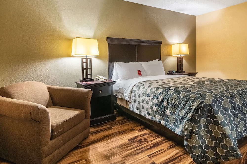 econo lodge hillsboro i 35