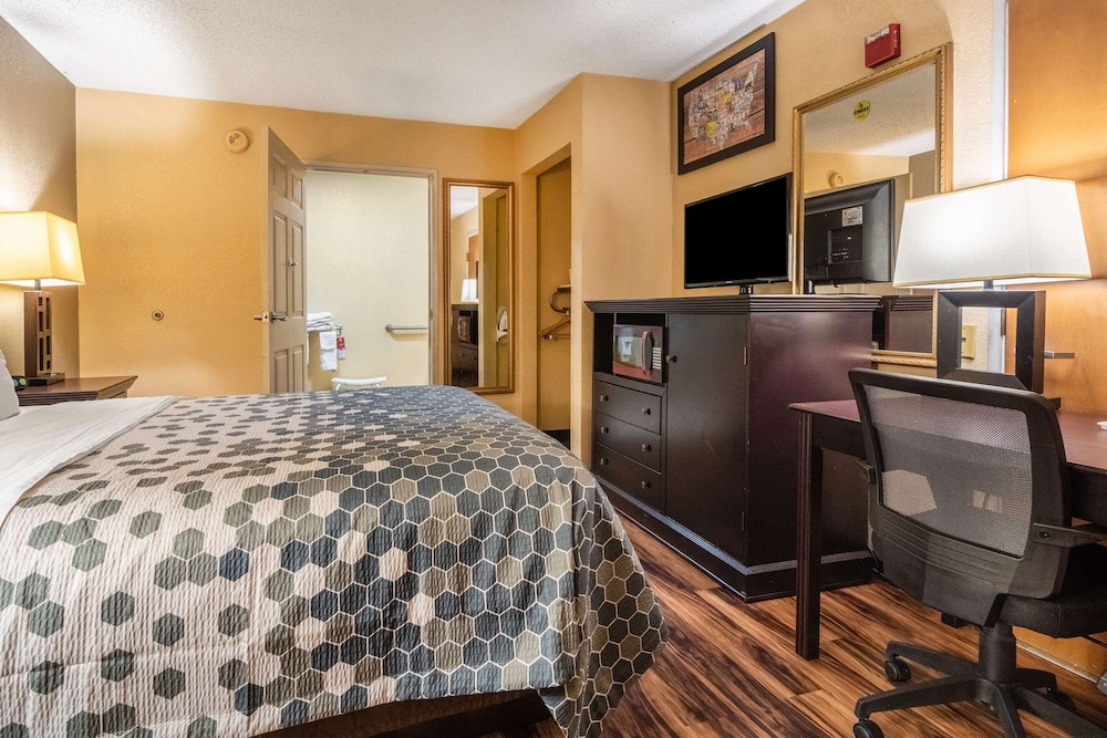 econo lodge hillsboro i 35
