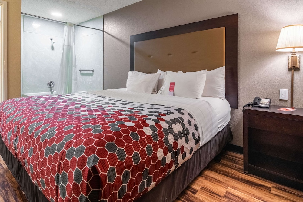 econo lodge hillsboro i 35