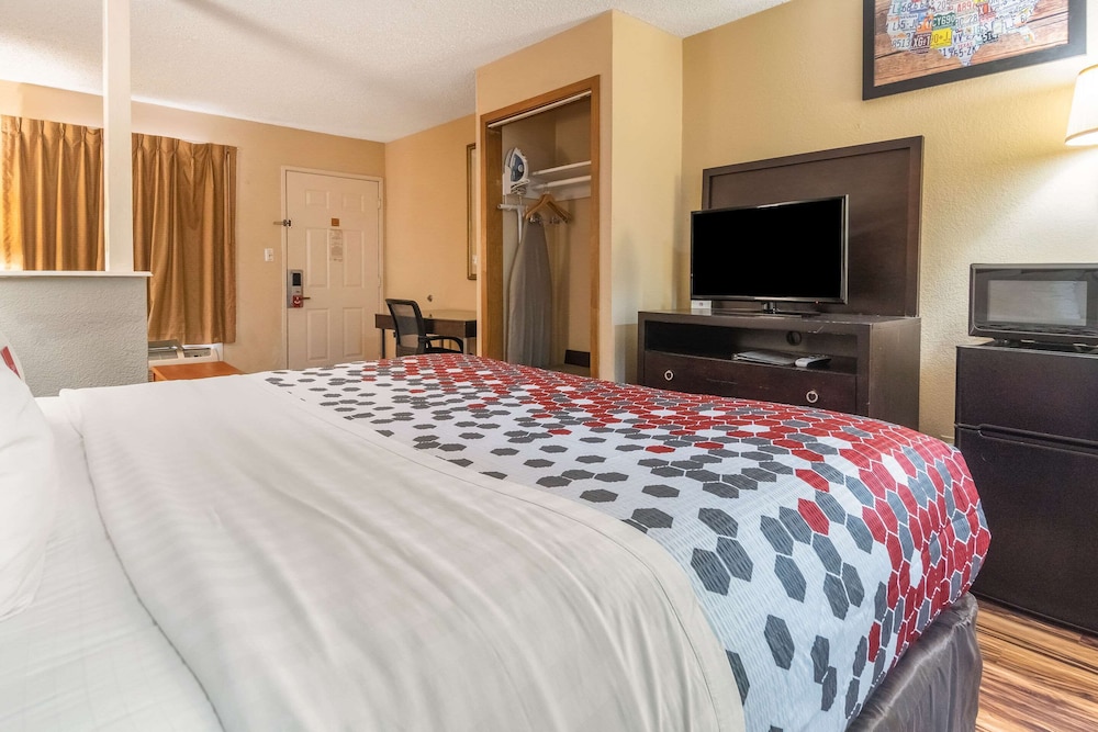 econo lodge hillsboro i 35