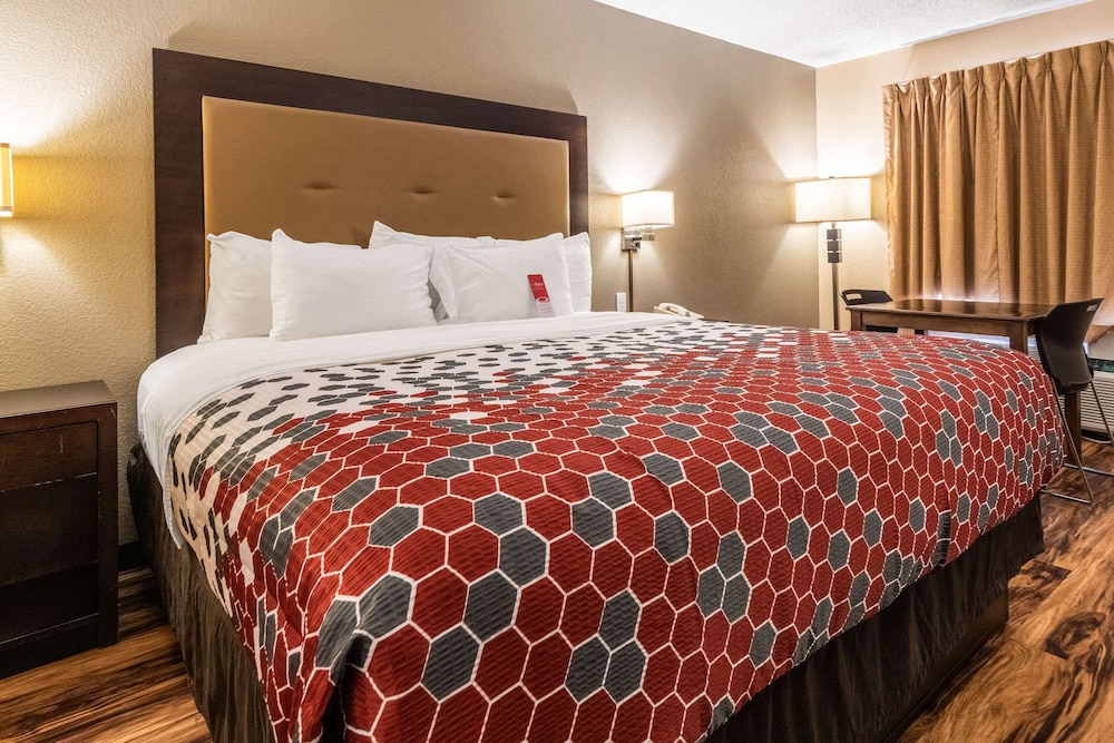 econo lodge hillsboro i 35