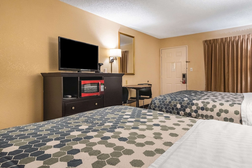 econo lodge hillsboro i 35