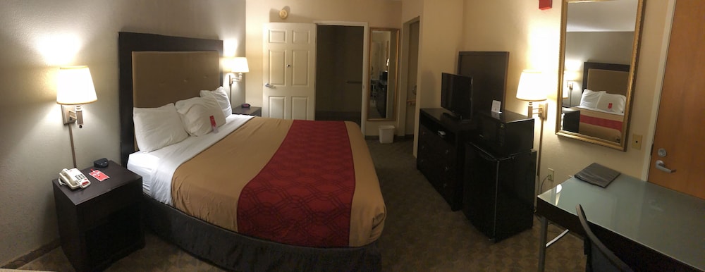 econo lodge hillsboro i 35