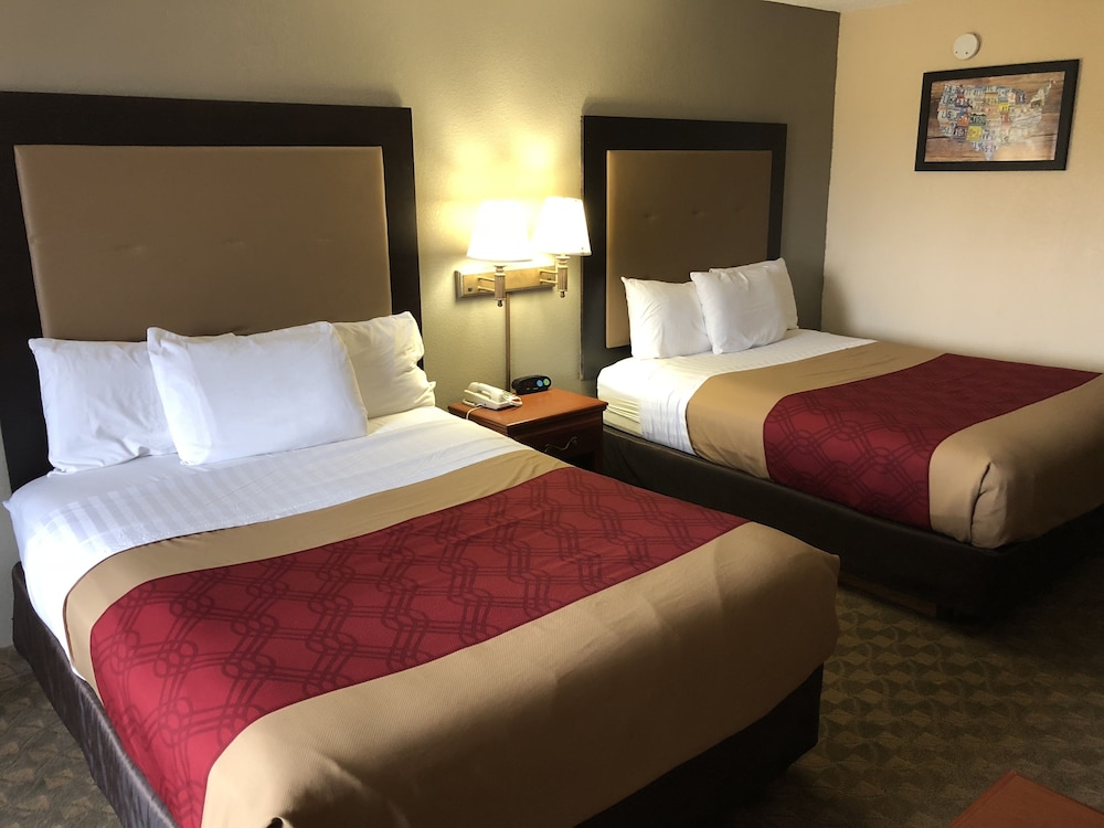 econo lodge hillsboro i 35