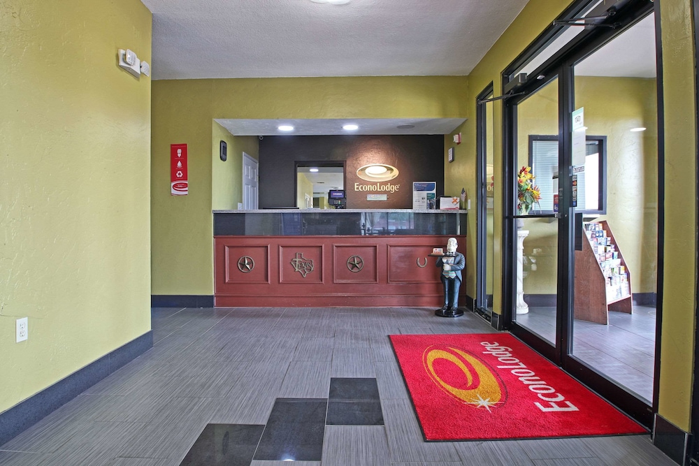 econo lodge hillsboro i 35