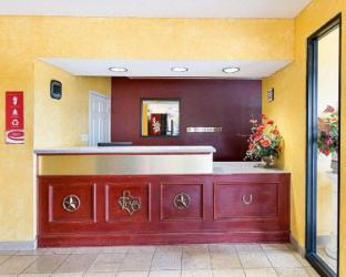 econo lodge hillsboro i 35