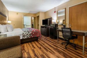 econo lodge hillsboro i 35