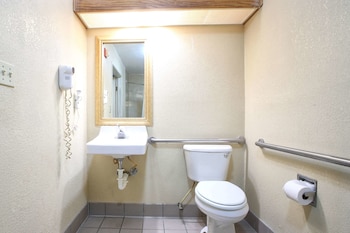 Econo Lodge Hillsboro I-35,Lake Whitney>>Hillsboro,2 star