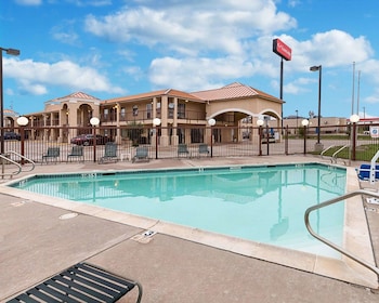 econo lodge hillsboro i 35