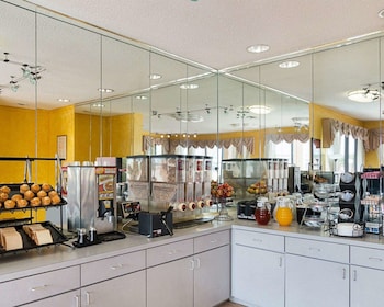 econo lodge hillsboro i 35