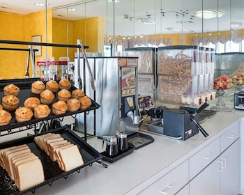 econo lodge hillsboro i 35