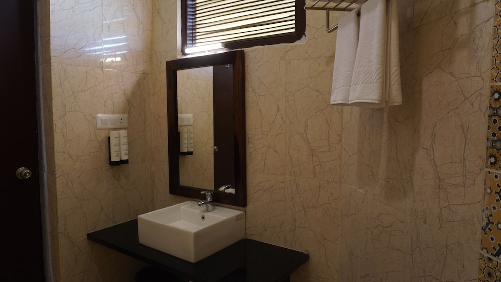 sinclairs palace retreat udaipur