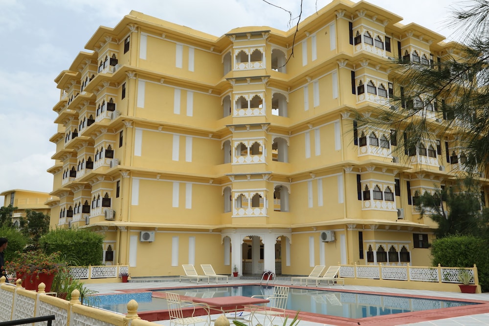 sinclairs palace retreat udaipur