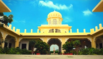 sinclairs palace retreat udaipur