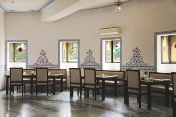 sinclairs palace retreat udaipur