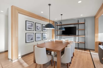 Everhome Suites Portsmouth - Newington,,2 star
