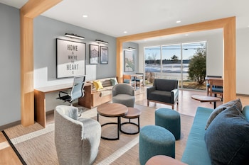 Everhome Suites Portsmouth - Newington,,2 star
