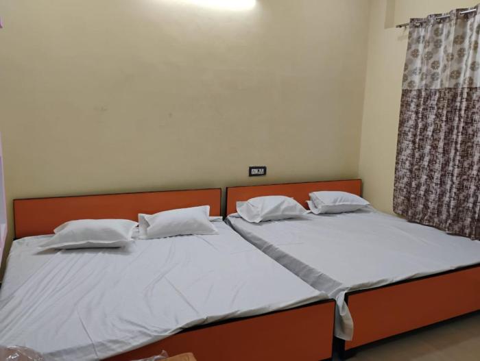 geeta teerth guest house