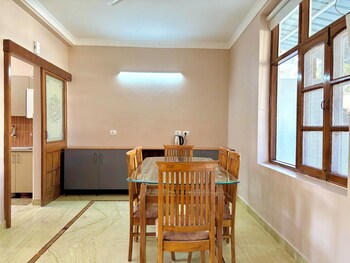 Luxury 4 Bedroom's Independent Villa,,3 star