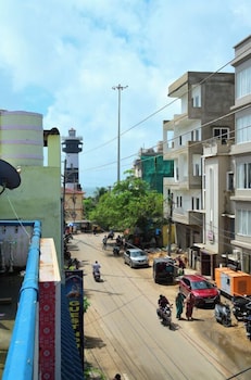 dhamstay hotel padoshi near beach puri