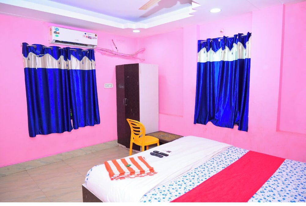 dhamstay hotel padoshi near beach puri