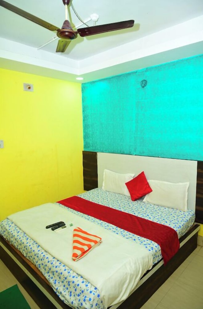 dhamstay hotel padoshi near beach puri