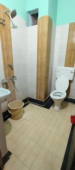 dhamstay hotel samrat palace near beach