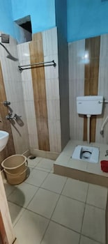 dhamstay hotel samrat palace near beach