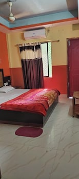 dhamstay hotel samrat palace near beach