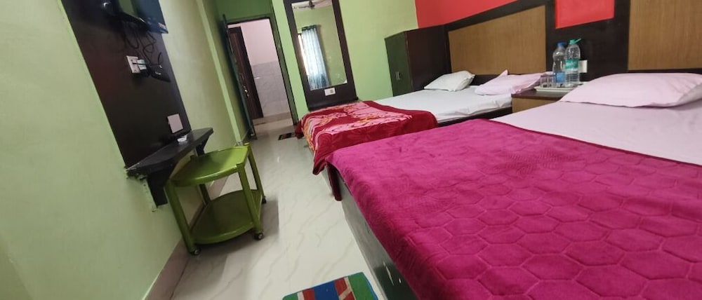 dhamstay hotel samrat palace near beach