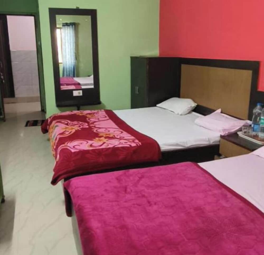 dhamstay hotel samrat palace near beach