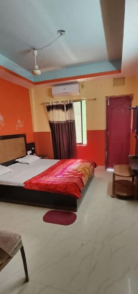 dhamstay hotel samrat palace near beach