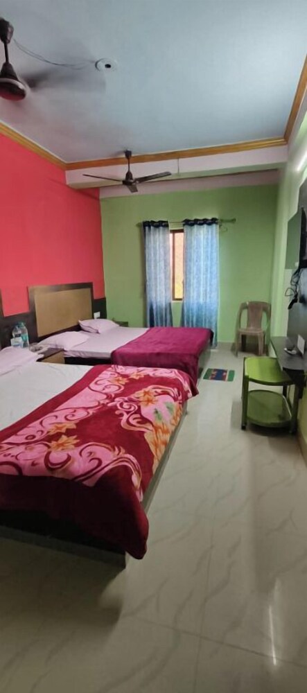 dhamstay hotel samrat palace near beach