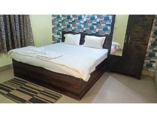 dhamstay hotel samrat palace near beach