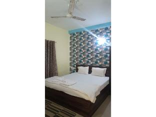 dhamstay hotel samrat palace near beach