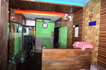 dhamstay hotel samrat palace near beach