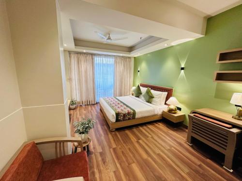 Hotel Ip Swarn Near Anand Vihar Vaishali,,2 star