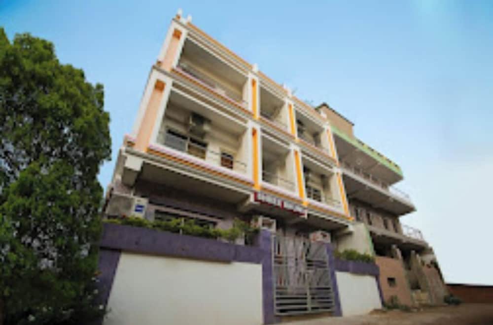 dhamstay hotel shree bhumi near seabeach