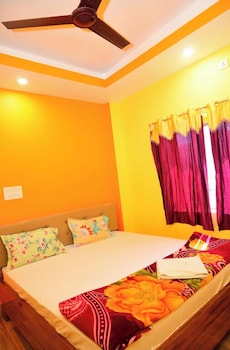 dhamstay hotel sahoo palace near beach