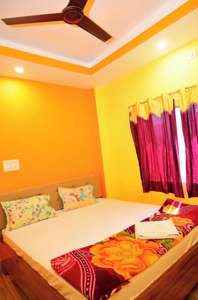 dhamstay hotel sahoo palace near beach