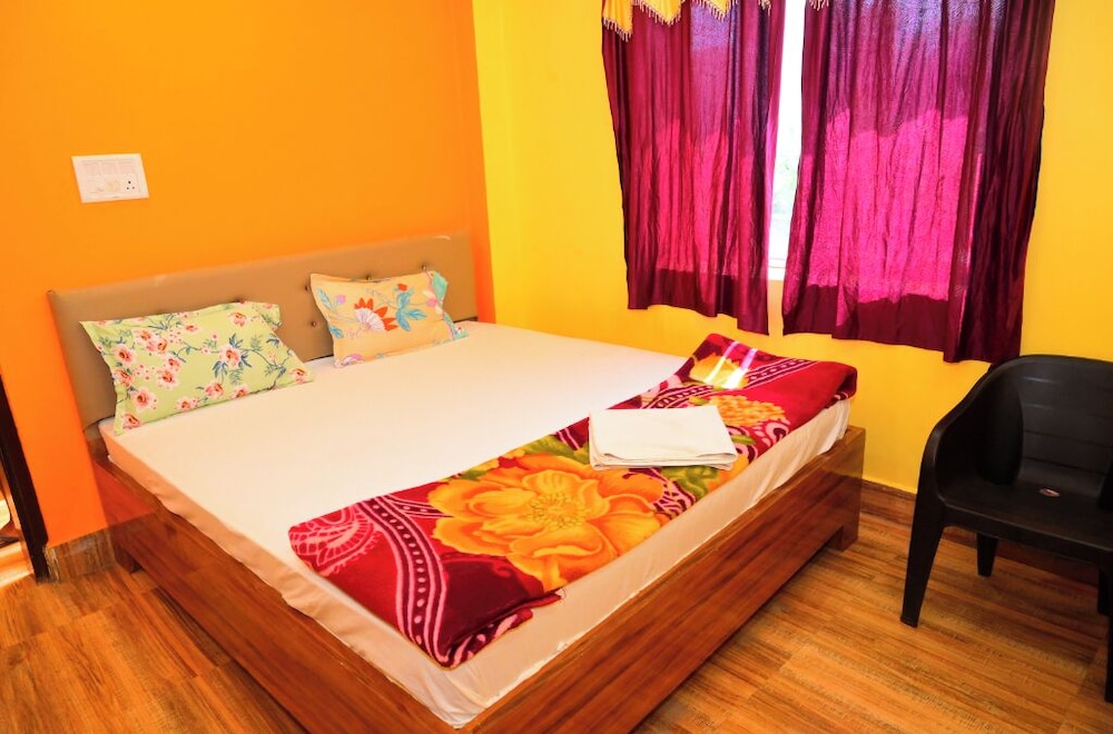 dhamstay hotel sahoo palace near beach